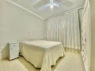 OPORTUNIDADE DE CASA SEMI MOBILIADA COM 05 SUÍTES NO JARDIM REAL