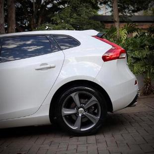 VOLVO V40 2.0 T4 KINET 2019