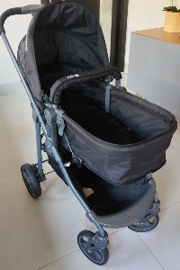 Carrinho de bebê e bebê conforto Galzerano