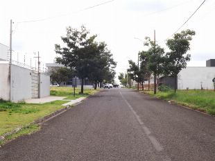 VENDE-SE EXCELENTE TERRENO JARDIM BOM JARDIM. BAIRRO REPLETO DE BELAS CASAS.