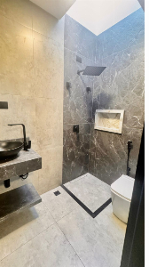 Linda Residência Maringá com 2 Suítes + 1 quarto.