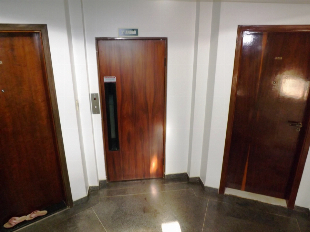 ALUGA-SE APTO ED. CALAMARES ZONA 07. À 200M2 DO SHOOPING AVENIDA CENTER