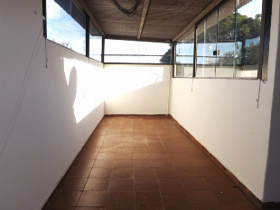 ALUGA-SE APTO SOBRE LOJA. COMERCIAL OU RESIDENCIAL. AV. PEDRO TAQUES Nº 1350. EM FRENTE A SANEPAR