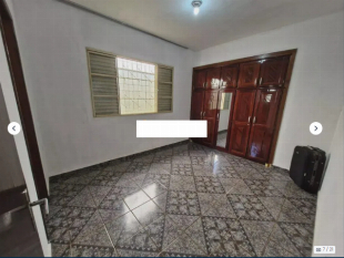 VENDO UMA EXCELENTE CASA NO JARDIM ALVORADA EM MARINGA COM TERRENO COMERCIAL COM 700 METROS
