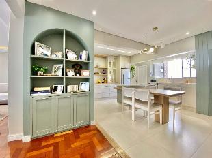 OPORTUNIDADE DESSE BELÍSSIMO APARTAMENTO SEMI MOBILIADO NO EDIFÍCIO FLAMBOYANT