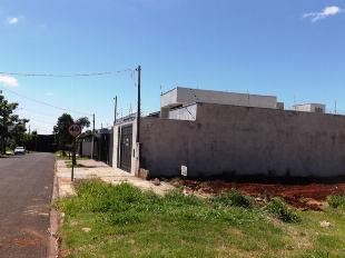 VENDE-SE EXCELENTE 1/2 TERRENO JD BOM JARDIM