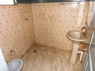 ALUGA-SE CASA DE FUNDOS VILA MORANGUEIRA