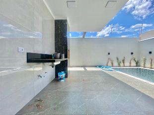 BELÍSSIMA CASA COM PISCINA NO JARDIM ORIENTAL
