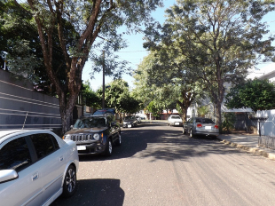 ALUGA-SE CASA CONJ. H. JOÃO DE BARROS CHAMPAGNAT PROX. AV. GUAIAPÓ