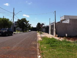 VENDE-SE EXCELENTE 1/2 TERRENO JD BOM JARDIM