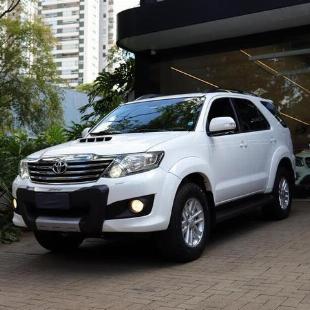 TOYOTA HILUXSW4 SRV4X4 2015