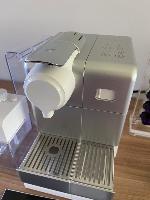 Máquina de café nespresso latissima touch