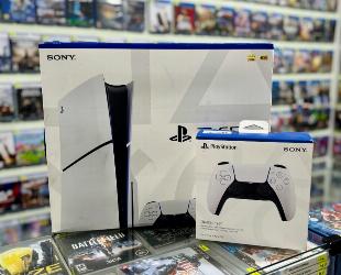 PlayStation 5 Slim 1TB C/ 2 Controles Novo