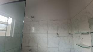 Aluga-se casa com dois quartos na Rua Antonio Miles, 322  Porto Seguro, em Maringá (Pr.)