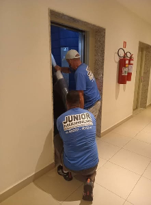 Mudança completa, Mudança Maringá e região, encaixotar mudança, ajudante para carregar e descarregar, desmontar e montar móveis na mudança.