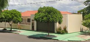 ALUGO CASA PRÓXIMO HU, AMPLA, 3 BANHEIROS, SUITE MAIS 2 QUARTOS, ESCRITORIO E 3 VAGAS GARAGEM COBERTA