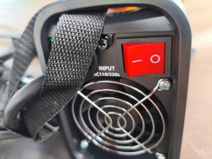 MÁQUINA SOLDA INVERSORA BIVOLT AUTOMÁTICA 127/220V 200 AMPERES