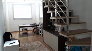 Vendemos apartamento duplex, com dois quartos, próximo a UEM.