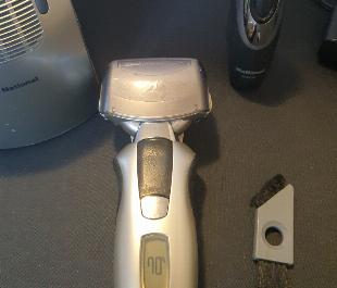 Barbeador elétrico com acessórios (Importado)
