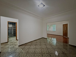 CASA PARA LOCAÇÃO | 1 SUÍTE + 2 QUARTOS, CHURRASQUEIRA E 3 VAGAS NA VILA ESPERANÇA