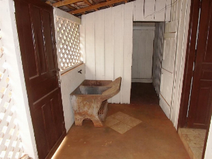 ALUGA-SE CASA ZONA 07 PRÓX. SANEPAR