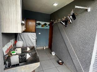 VENDE OU TROCA,  CASA COM PISCINA, CANIL PARA PETS  E CORREDOR LATERAL.