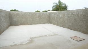 VENDO LINDA CASA NOVA C/ QUINTAL TODA EM CONCRETO E CHURRASQUEIRA, ACABAMENTO DE PRIMEIRA – QUASE NO CENTRO, UMA QUADRA DA RUA PRINCIPAL DA CIDADE