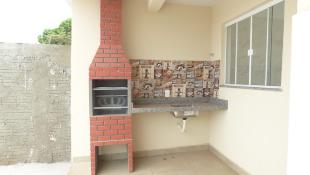 VENDO LINDA CASA NOVA C/ QUINTAL TODA EM CONCRETO E CHURRASQUEIRA, ACABAMENTO DE PRIMEIRA – QUASE NO CENTRO, UMA QUADRA DA RUA PRINCIPAL DA CIDADE