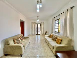 EXCELENTE CASA SEMI MOBILIADA NA ZONA 05