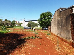 VENDE-SE EXCELENTE 1/2 TERRENO LOTEAMENTO SUMARÉ SUB ESQUINA C/ AV. PEDRO TAQUES.