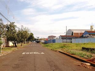 ALUGA-SE CASA JD PAULISTA PRÓX. COLÉGIO