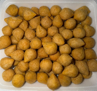 Laryssa Salgados e Doces / Salgados de festas e bolos
