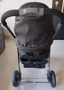 Carrinho de bebê e bebê conforto Galzerano