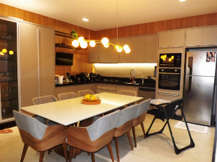 VENDE-SE BELA CASA TODA MOBILIADA. JD ALVORADA PROX. PRAÇA FARROUPILHA