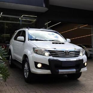 TOYOTA HILUXSW4 SRV4X4 2015