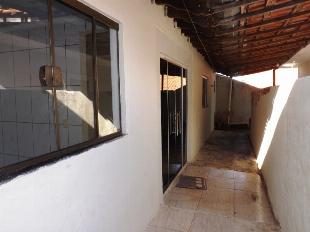 ALUGA-SE CASA DE FUNDOS  CONJ. GUAIAPÓ