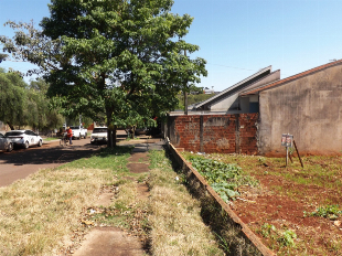 VENDE-SE EXCELENTE 1/2 TERRENO LOTEAMENTO SUMARÉ SUB ESQUINA C/ AV. PEDRO TAQUES.