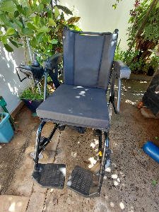 Vendo cadeira de rodas motorizada marca freedom