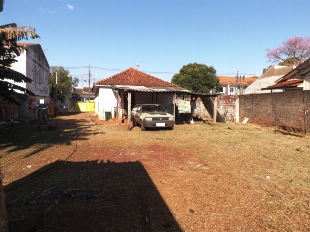VENDE-SE CASA VILA SANTO ANTONIO PRÓX. IGREJA. TERRENO 641M².