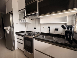 Apartamento Mobiliado para Locação com Suíte, Escritório, Sacada e Garagem Coberta