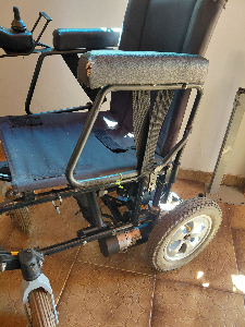 Vendo cadeira de rodas motorizada marca freedom