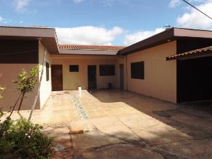 ALUGA-SE CASA PARQUE DAS GREVILEAS PRÓX. ACEMA