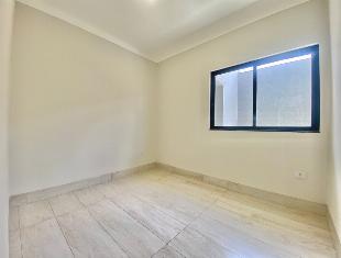 BELÍSSIMA CASA COM PISCINA NO JARDIM ORIENTAL