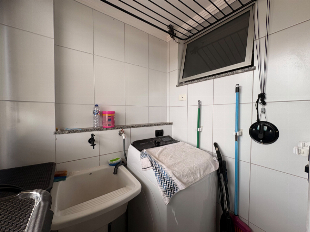 Apartamento Mobiliado para Locação com Suíte, Escritório, Sacada e Garagem Coberta