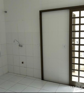 Alugo casa Jd. Imperial ll