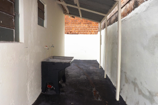 ALUGA-SE CASA CONJ. H. JOÃO DE BARROS CHAMPAGNAT PROX. AV. GUAIAPÓ