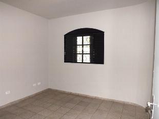 ALUGA-SE CASA JD NOVO OASIS PRÓX. AV. GUAIAPÓ