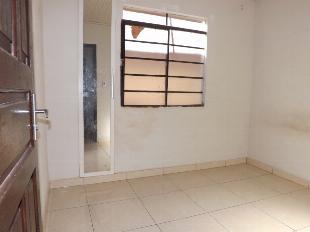 VENDE-SE CASA CONJ. CHAMPAGNAT PRÓX. AV. GUAIAPO