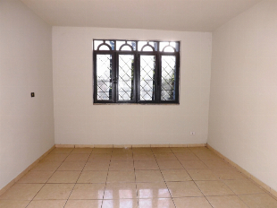 ALUGA-SE APTO SOBRE LOJA. COMERCIAL OU RESIDENCIAL. AV. PEDRO TAQUES Nº 1350. EM FRENTE A SANEPAR