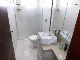 BELO SOBRADO MOBILIADO EM UMUARAMA-PR VENDE-SE OU TROCA POR IMOVEL EM MARINGÁ DE (-) OU (=) VL.